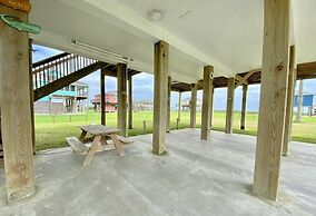 Abby Sands Castle 2 Bedroom Home by RedAwning