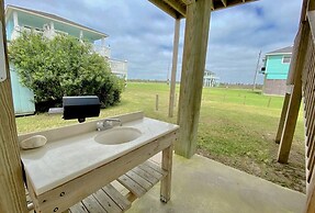 Abby Sands Castle 2 Bedroom Home by RedAwning