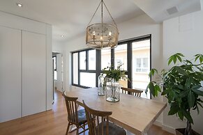 Chezmoihomes Plaza Nueva Deluxe