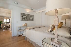 Chezmoihomes Plaza Nueva Deluxe