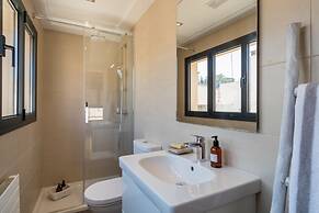 Chezmoihomes Plaza Nueva Deluxe