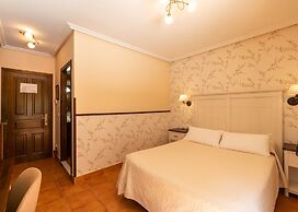 Logis Hotel Restaurante La Casa de Juansabeli