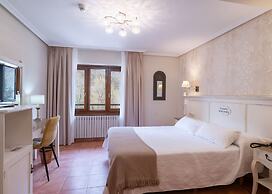 Logis Hotel Restaurante La Casa de Juansabeli