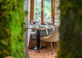 Logis Hotel Restaurante La Casa de Juansabeli