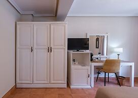 Logis Hotel Restaurante La Casa de Juansabeli