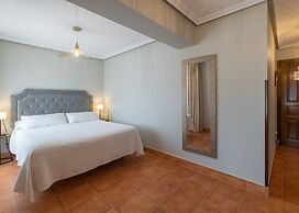 Logis Hotel Restaurante La Casa de Juansabeli