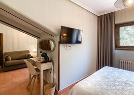 Logis Hotel Restaurante La Casa de Juansabeli