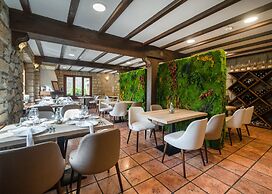 Logis Hotel Restaurante La Casa de Juansabeli