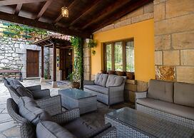 Logis Hotel Restaurante La Casa de Juansabeli