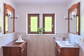 Logis Hotel Restaurante La Casa de Juansabeli