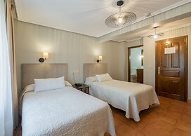 Logis Hotel Restaurante La Casa de Juansabeli