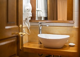 Logis Hotel Restaurante La Casa de Juansabeli