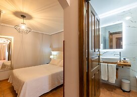 Logis Hotel Restaurante La Casa de Juansabeli