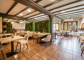 Logis Hotel Restaurante La Casa de Juansabeli