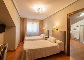 Logis Hotel Restaurante La Casa de Juansabeli