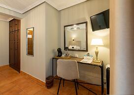 Logis Hotel Restaurante La Casa de Juansabeli