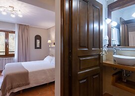 Logis Hotel Restaurante La Casa de Juansabeli