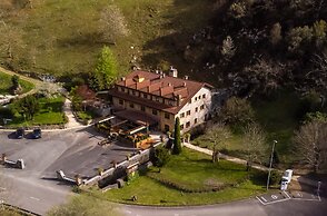 Logis Hotel Restaurante La Casa de Juansabeli