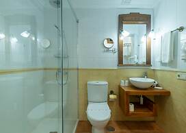 Logis Hotel Restaurante La Casa de Juansabeli