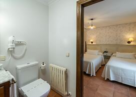 Logis Hotel Restaurante La Casa de Juansabeli