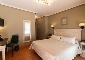 Logis Hotel Restaurante La Casa de Juansabeli