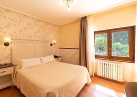 Logis Hotel Restaurante La Casa de Juansabeli