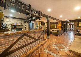 Logis Hotel Restaurante La Casa de Juansabeli