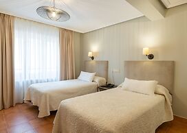 Logis Hotel Restaurante La Casa de Juansabeli