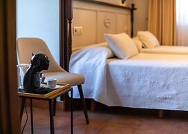 Logis Hotel Restaurante La Casa de Juansabeli