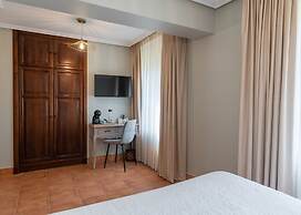 Logis Hotel Restaurante La Casa de Juansabeli