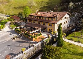 Logis Hotel Restaurante La Casa de Juansabeli