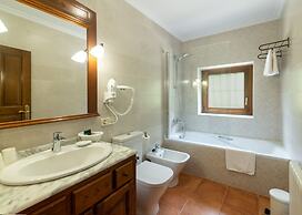 Logis Hotel Restaurante La Casa de Juansabeli