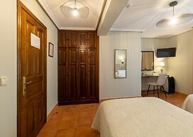 Logis Hotel Restaurante La Casa de Juansabeli