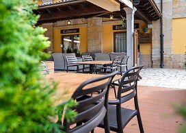 Logis Hotel Restaurante La Casa de Juansabeli