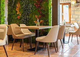 Logis Hotel Restaurante La Casa de Juansabeli