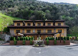 Logis Hotel Restaurante La Casa de Juansabeli