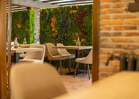 Logis Hotel Restaurante La Casa de Juansabeli