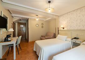 Logis Hotel Restaurante La Casa de Juansabeli