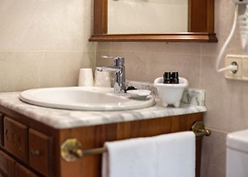 Logis Hotel Restaurante La Casa de Juansabeli