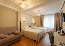 Logis Hotel Restaurante La Casa de Juansabeli