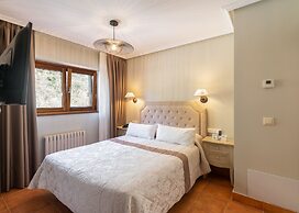 Logis Hotel Restaurante La Casa de Juansabeli