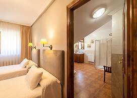 Logis Hotel Restaurante La Casa de Juansabeli