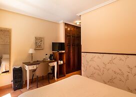 Logis Hotel Restaurante La Casa de Juansabeli