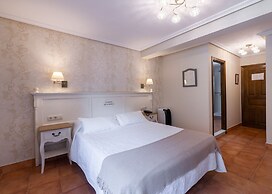 Logis Hotel Restaurante La Casa de Juansabeli