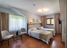 Logis Hotel Restaurante La Casa de Juansabeli