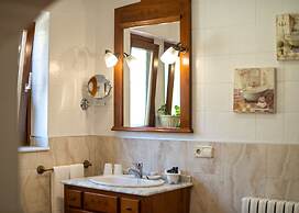 Logis Hotel Restaurante La Casa de Juansabeli