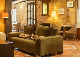 Logis Hotel Restaurante La Casa de Juansabeli