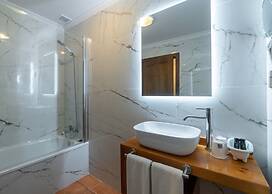 Logis Hotel Restaurante La Casa de Juansabeli