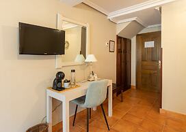 Logis Hotel Restaurante La Casa de Juansabeli