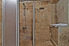 Antique Terrace Suites